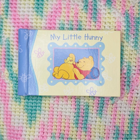 **SOLD** 🌸 $5 add on 🌸 Vintage 90s Disney Winnie the Pooh Photo Album - Picture 1 of 3